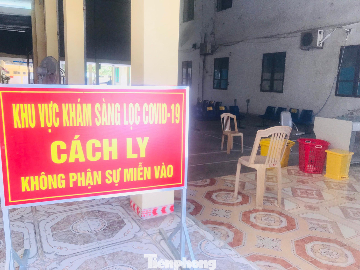Công tác khám, chữa bệnh cho nhân dân huyện Hưng Nguyên sẽ chuyển cho các đơn vị, Bệnh viện ĐK Thành Phố Vinh, Bệnh viện ĐK Nghị Lộc, TTYT Nam Đàn. Trong thời gian TTYT tạm ngừng hoạt động công tác khám, chữa bệnh tại 18 trạm y tế xã, thị trấn vẫn tiếp tục thực hiện. Công tác khám, chữa bệnh cho nhân dân huyện Hưng Nguyên sẽ chuyển cho các đơn vị, Bệnh viện ĐK Thành Phố Vinh, Bệnh viện ĐK Nghị Lộc, TTYT Nam Đàn. Trong thời gian TTYT tạm ngừng hoạt động công tác khám, chữa bệnh tại 18 trạm y tế xã, thị trấn vẫn tiếp tục thực hiện.
