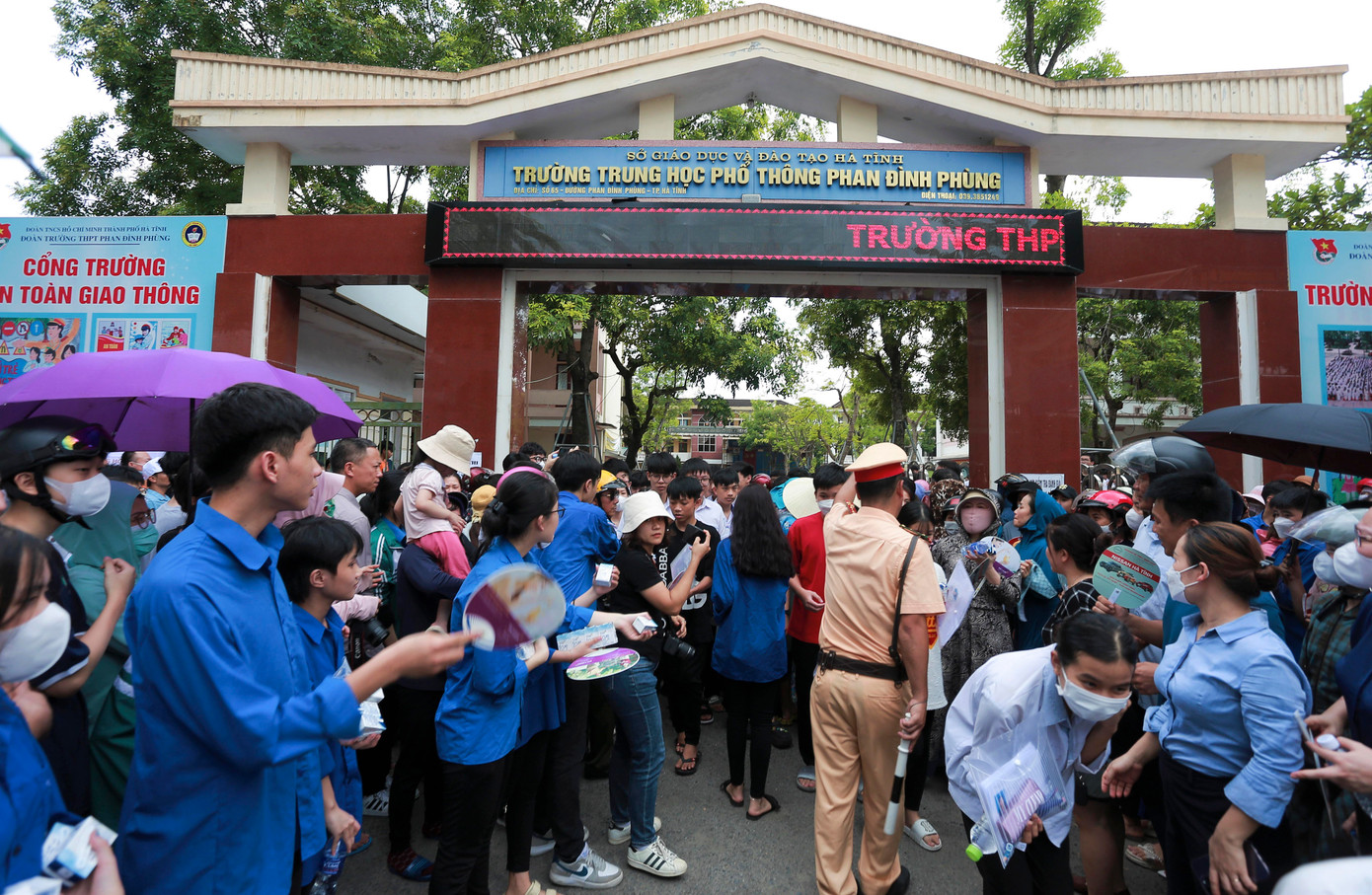 Lực lượng cảnh sát phải có mặt sớm để phân luồng người, phương tiện, đảm bảo an toàn giao thông, hỗ trợ, tiếp sức cho thí sinh một cách tốt nhất.