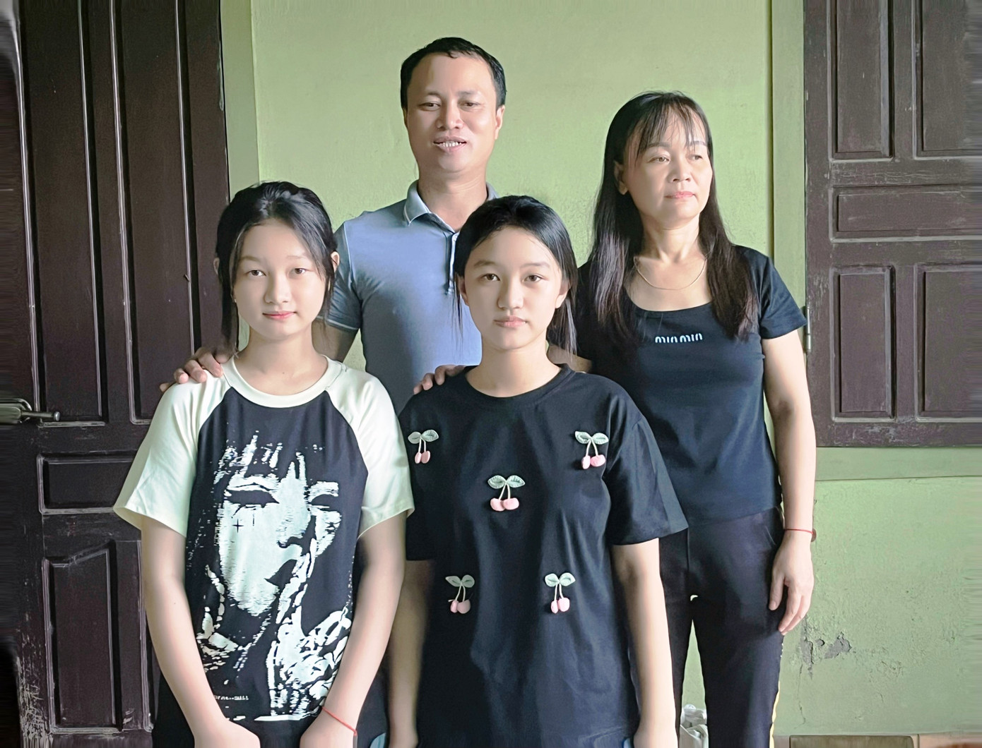 Gia đình thủ khoa khối C toàn quốc Nguyễn Thị Cẩm Tú