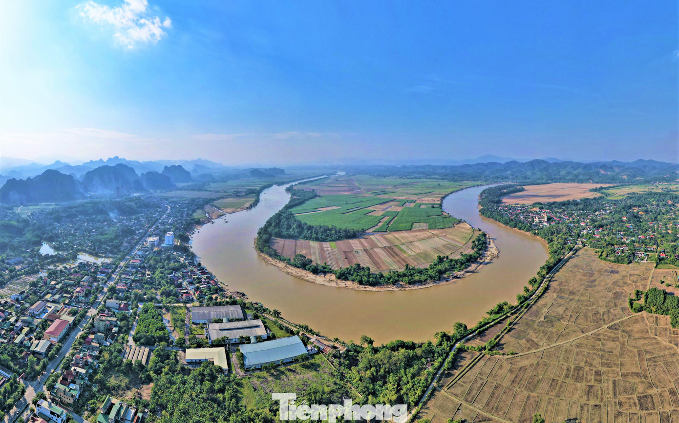 Ông Hoàng Quyền - Chủ tịch UBND huyện Anh Sơn cho hay, vùng đất Đức Sơn rộng khoảng 600 ha nằm bên dòng sông Lam là khu vực đang được nhiều nhà đầu tư khảo sát, lựa chọn và mong muốn đầu tư phát triển du lịch, hạ tầng đô thị. Huyện cùng ngành chức năng đang khảo sát và sẽ trình UBND tỉnh cũng như cơ quan có thẩm quyền để phát triển khu vực. Ngoài ra, địa phương đang đầu tư phát triển các địa điểm du lịch tại địa phương.