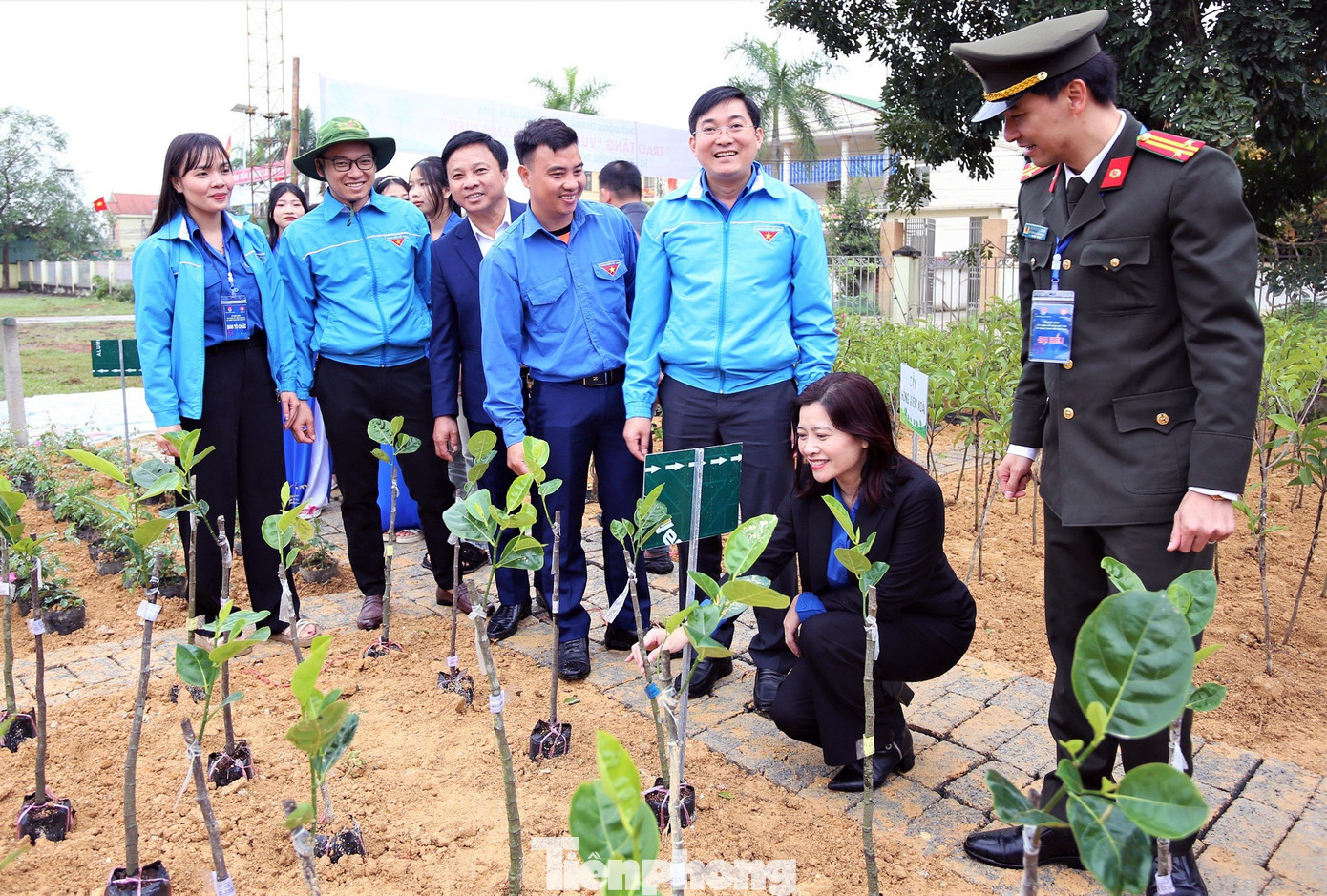 Vườn ươm thanh niên tại xã Mỹ Sơn, huyện Đô Lương (Nghệ An) có diện tích gần 150m2, chia làm 12 luống với số lượng cây ươm có thể hơn 10.000 cây. Hiện giai đoạn 1 có 10 loại cây như bạch tuyết, chuỗi ngọc, bằng lăng, cẩm tú, táo,…giai đoạn 2 sẽ tiếp tục ươm các loại giống cây khác. Tổng kinh phí cho công trình là gần 150 triệu đồng.