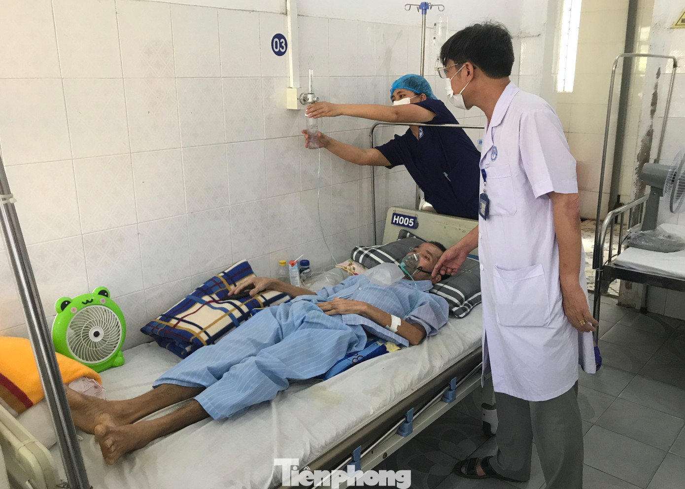 Các bác sỹ điều trị cho công nhân mắc bệnh bụi phổi trước đó. Các bác sỹ điều trị cho công nhân mắc bệnh bụi phổi trước đó.