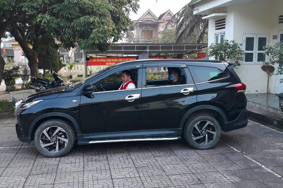 Từ đó, ông Lâm đã quyết tâm vay mượn, mua xe để chở bệnh nhân nghèo miễn phí đi cấp cứu.