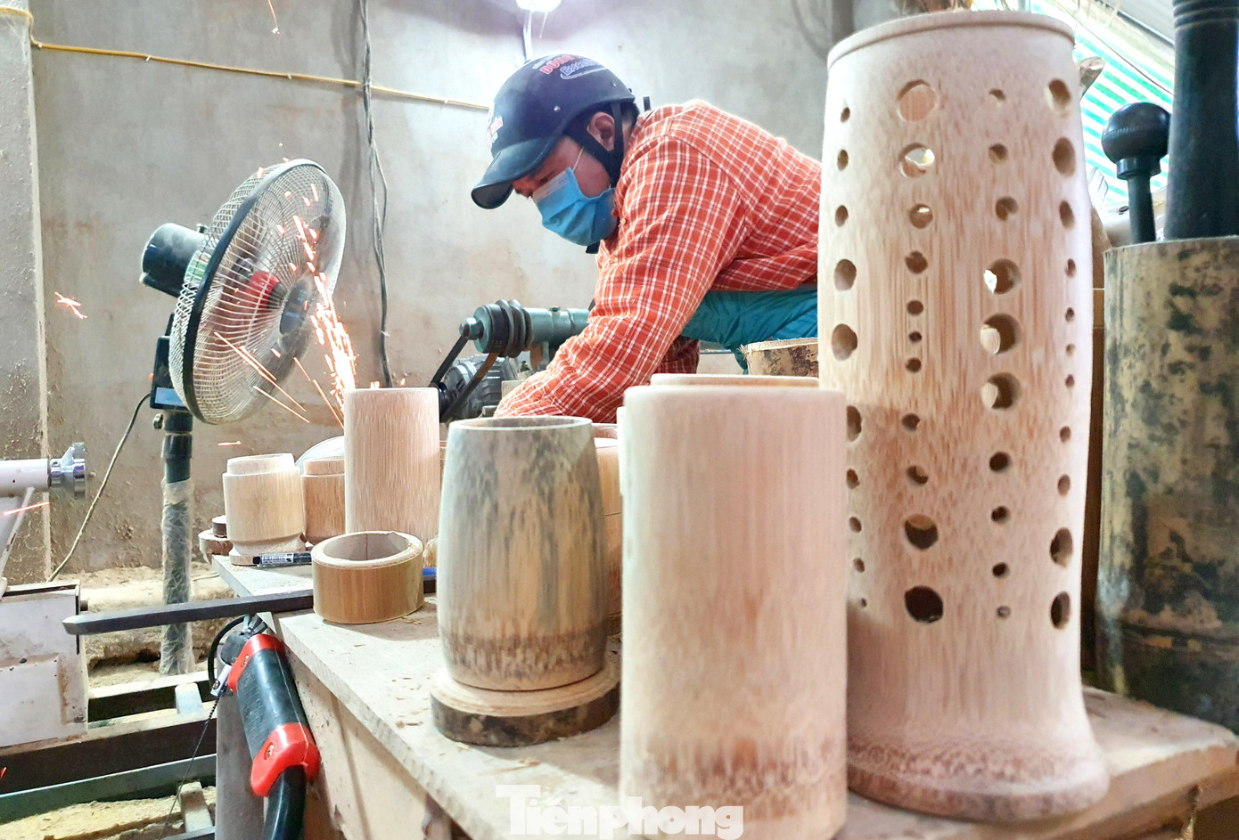 Bước đầu gặt hái được những thành công, sự tin dùng của khách hàng trong và ngoài tỉnh, anh Tiến nói “phải nỗ lực hơn để luôn có những sản phẩm đẹp, mẫu mã mới”. Ngoài ra, anh bảo việc đưa người Đan Lai ra tiếp xúc với thế giới bên ngoài cũng đã đạt được kỳ vọng khi những công nhân này dù không lành lặn nhưng đã dần làm quen với máy móc công nghiệp, nói chuyện cởi mở hơn, làm việc thuần thục hơn.