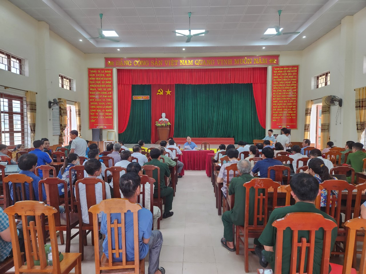 Toàn cảnh buổi đối thoại. Toàn cảnh buổi đối thoại.