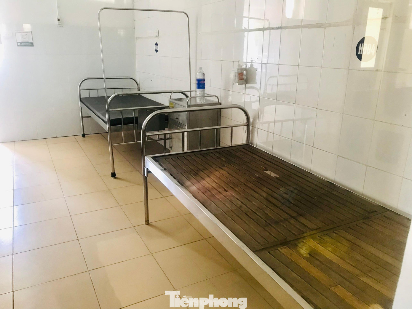 Giám đốc Sở Y tế Nghệ An yêu cầu huyện Hưng Nguyên cần chủ động xây dựng kịch bản phòng chống dịch COVID-19 theo tình hình mới, nâng thêm một cấp độ; xây dựng khu cách ly tập trung của huyện đảm bảo an toàn; kiện toàn tổ điều tra, truy vết cộng đồng, do cán bộ công an đứng đầu; xây dựng kịch bản phòng chống dịch ở khu công nghiệp. Giám đốc Sở Y tế Nghệ An yêu cầu huyện Hưng Nguyên cần chủ động xây dựng kịch bản phòng chống dịch COVID-19 theo tình hình mới, nâng thêm một cấp độ; xây dựng khu cách ly tập trung của huyện đảm bảo an toàn; kiện toàn tổ điều tra, truy vết cộng đồng, do cán bộ công an đứng đầu; xây dựng kịch bản phòng chống dịch ở khu công nghiệp.