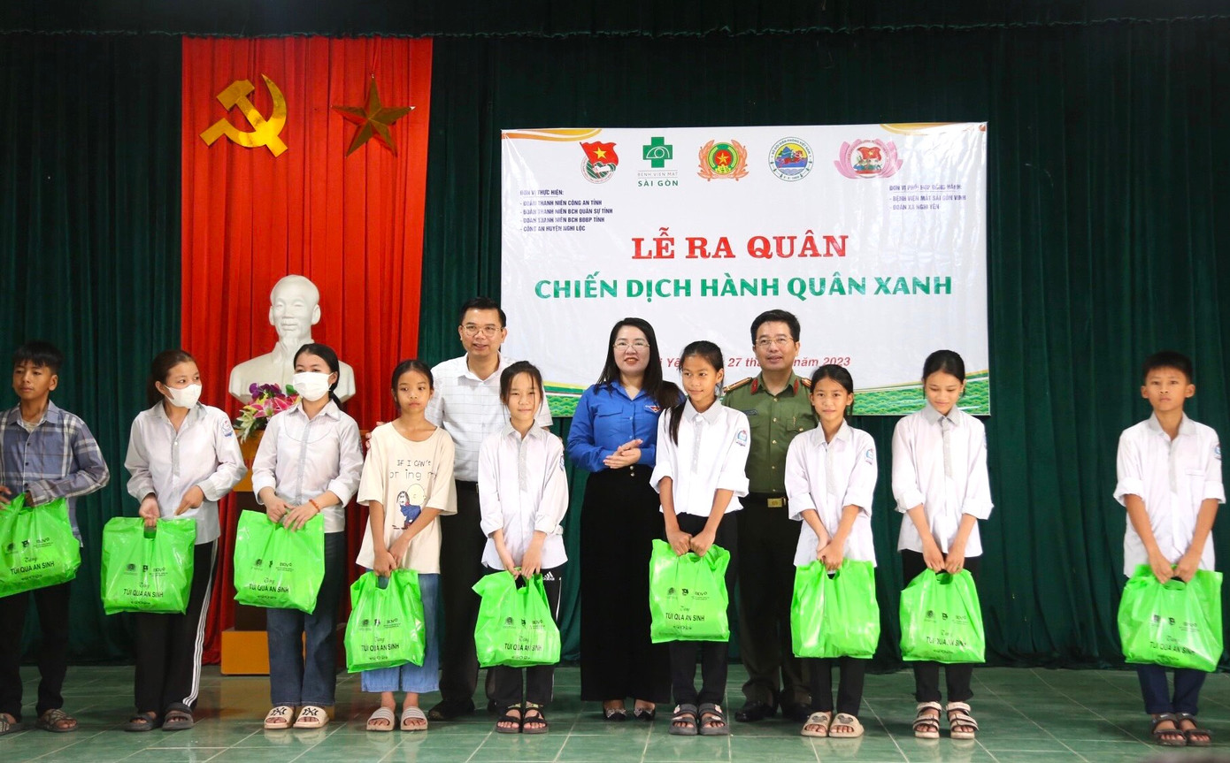 Ngày 27/5, Ban Thường vụ Tỉnh Đoàn Nghệ An chỉ đạo Đoàn Thanh niên các đơn vị lực lượng vũ trang tổ chức Lễ ra quân Chiến dịch Hành quân xanh năm 2023 tại xã Nghi Yên, huyện Nghi Lộc. Tại Lễ ra quân, Ban tổ chức đã trao tặng, khánh thành công trình thanh niên Sân bóng chuyền cho đoàn viên, thanh niên xã Nghi Yên; trao tặng 30 suất quà an sinh cùng nhiều món quà khác với tổng trị giá 100 triệu đồng. Sau lễ ra quân đã diễn ra nhiều hoạt động ý nghĩa như: tổ chức khám, tư vấn bệnh về mắt và tặng kính thuốc cho 1.000 em học sinh Trường THCS Nghi Yên.