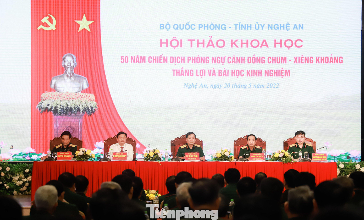 Đoàn Chủ tịch điều hành hội thảo.