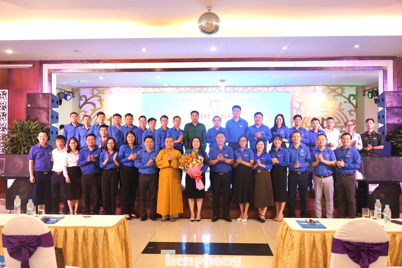 Đại biểu chụp hình lưu niệm tại Hội nghị. Đại biểu chụp hình lưu niệm tại Hội nghị.