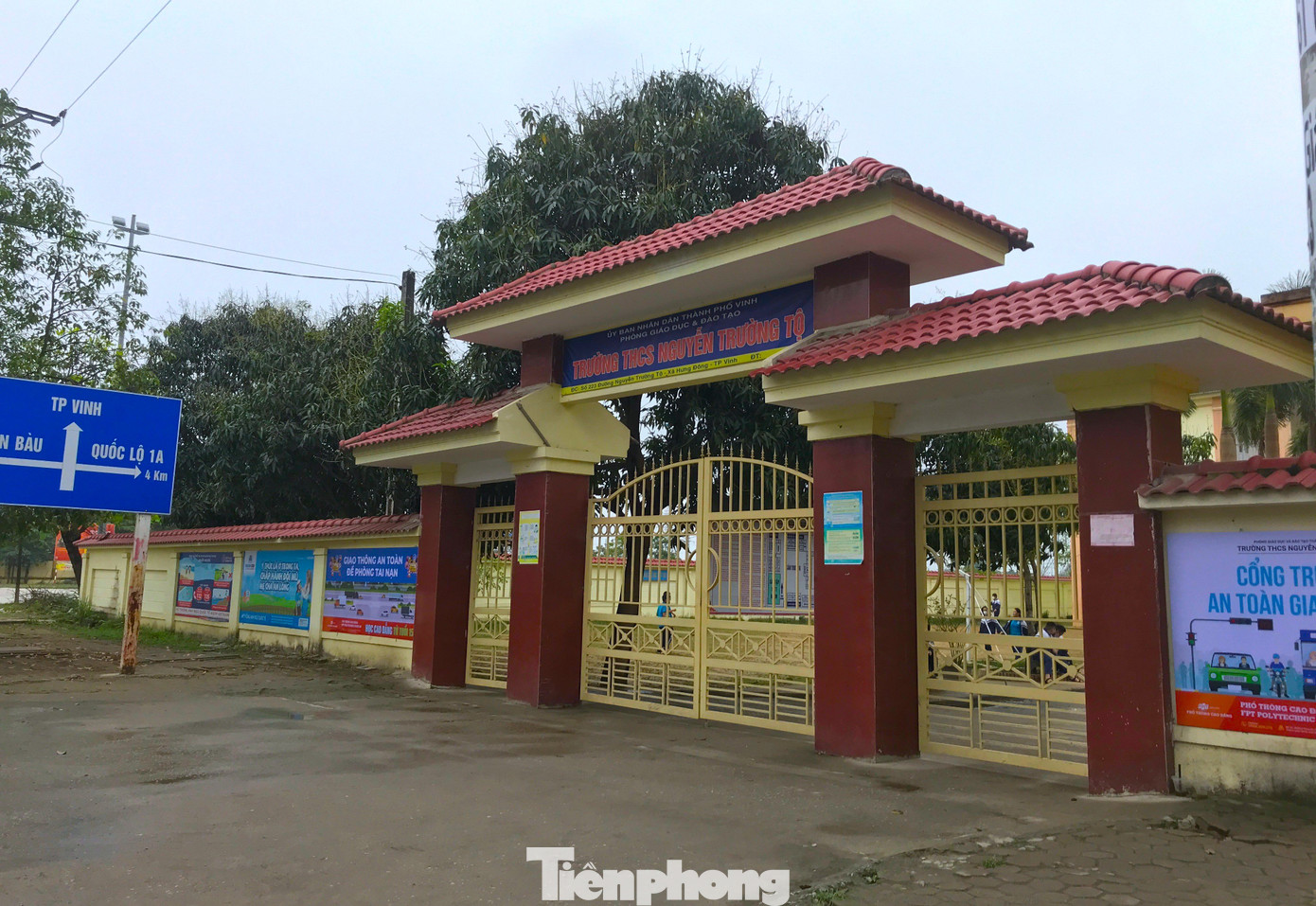 Theo tìm hiểu, trước đó phường Đông Vĩnh từng có ngôi trường THCS khang trang, rộng rãi và đầy đủ tiện nghi. Tuy nhiên, khoảng 13 năm trước, học sinh ngôi trường này được sáp nhập sang học trường THCS Nguyễn Trường Tộ ở xã Hưng Đông (TP. Vinh).