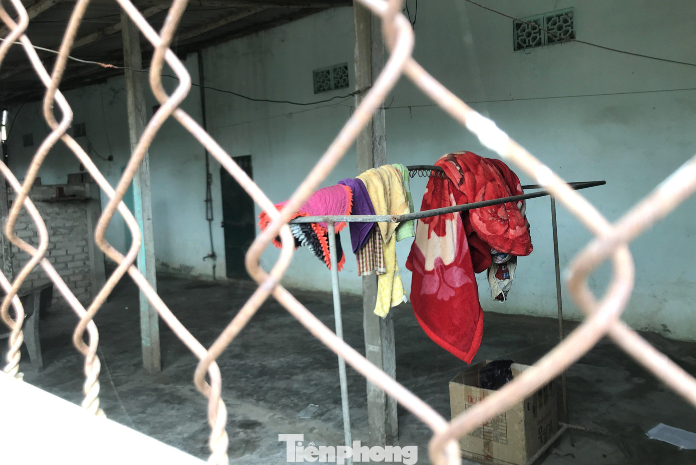 Theo ông Thuyên, bãi biển này vẫn có một lượng lớn người dân đổ về tắm mát, vui chơi mỗi ngày. Bãi biển còn khá hoang sơ nên nhiều nhóm bạn trẻ còn mang đồ nghề ra tổ chức cắm trại, vui chơi. “Chúng tôi cũng đang nỗ lực tìm nhà đầu tư mới về đầu tư để thu hút du khách. Tuy nhiên, mấy năm qua dịch bệnh nên kế hoạch gặp khó khăn”, ông Thuyên nói.