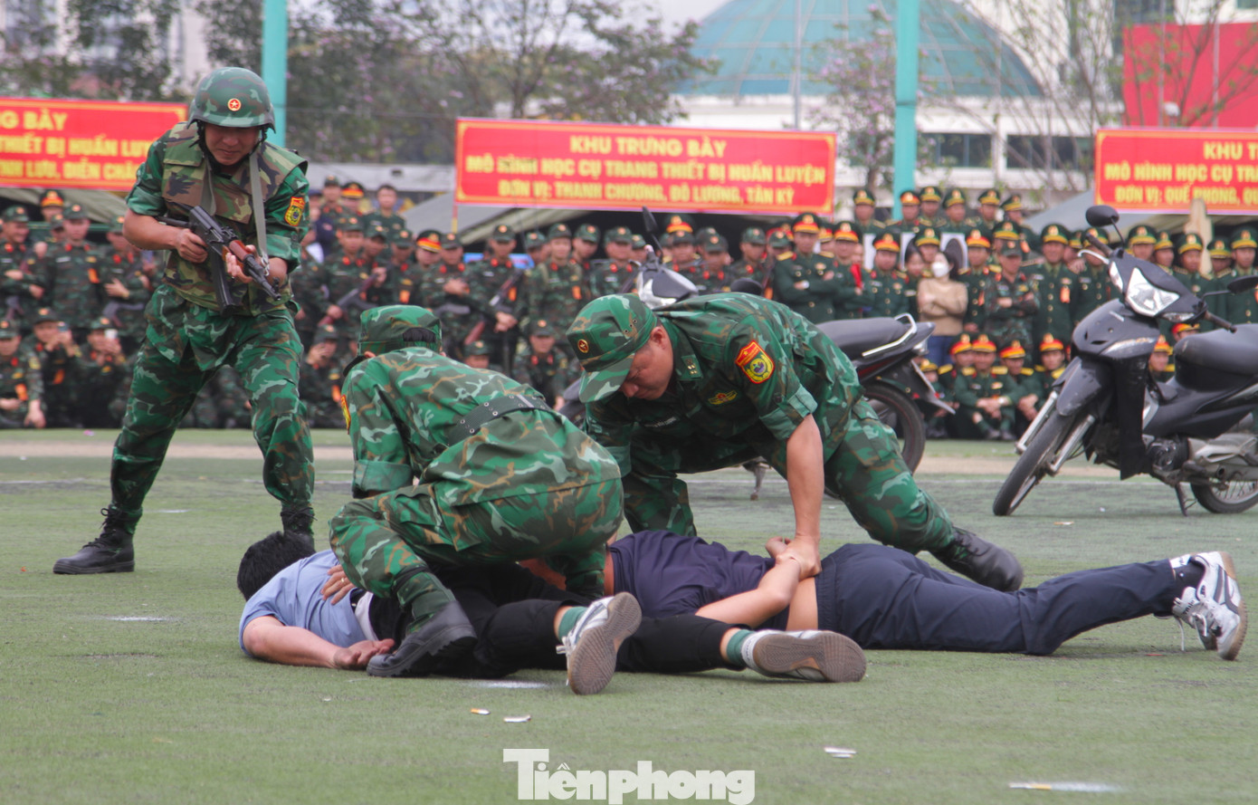 Được biết, năm huấn luyện tại Nghệ An bắt đầu từ ngày 1/3/2023 đến 15/12/2023. Trong đó, thời gian huấn luyện cán bộ là 65 ngày/năm; chiến sĩ nhập ngũ năm 2022, 2023 là 9 tháng, chia làm 2 giai đoạn.