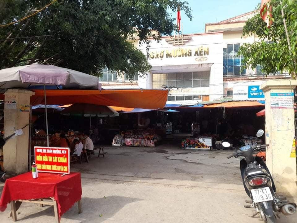 Chợ thị trấn Mường Xén, huyện Kỳ Sơn, Nghệ An.