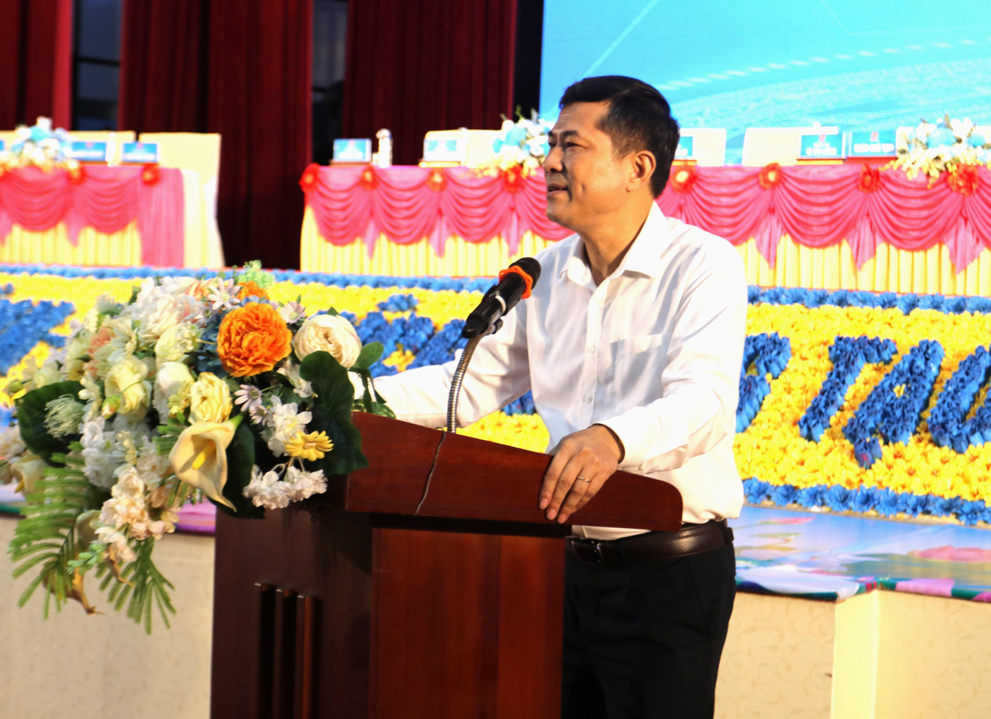 GS.TS Thái Văn Thành - Giám đốc Sở Giáo dục và Đào tạo Nghệ An phát biểu tại diễn đàn. GS.TS Thái Văn Thành - Giám đốc Sở Giáo dục và Đào tạo Nghệ An phát biểu tại diễn đàn.