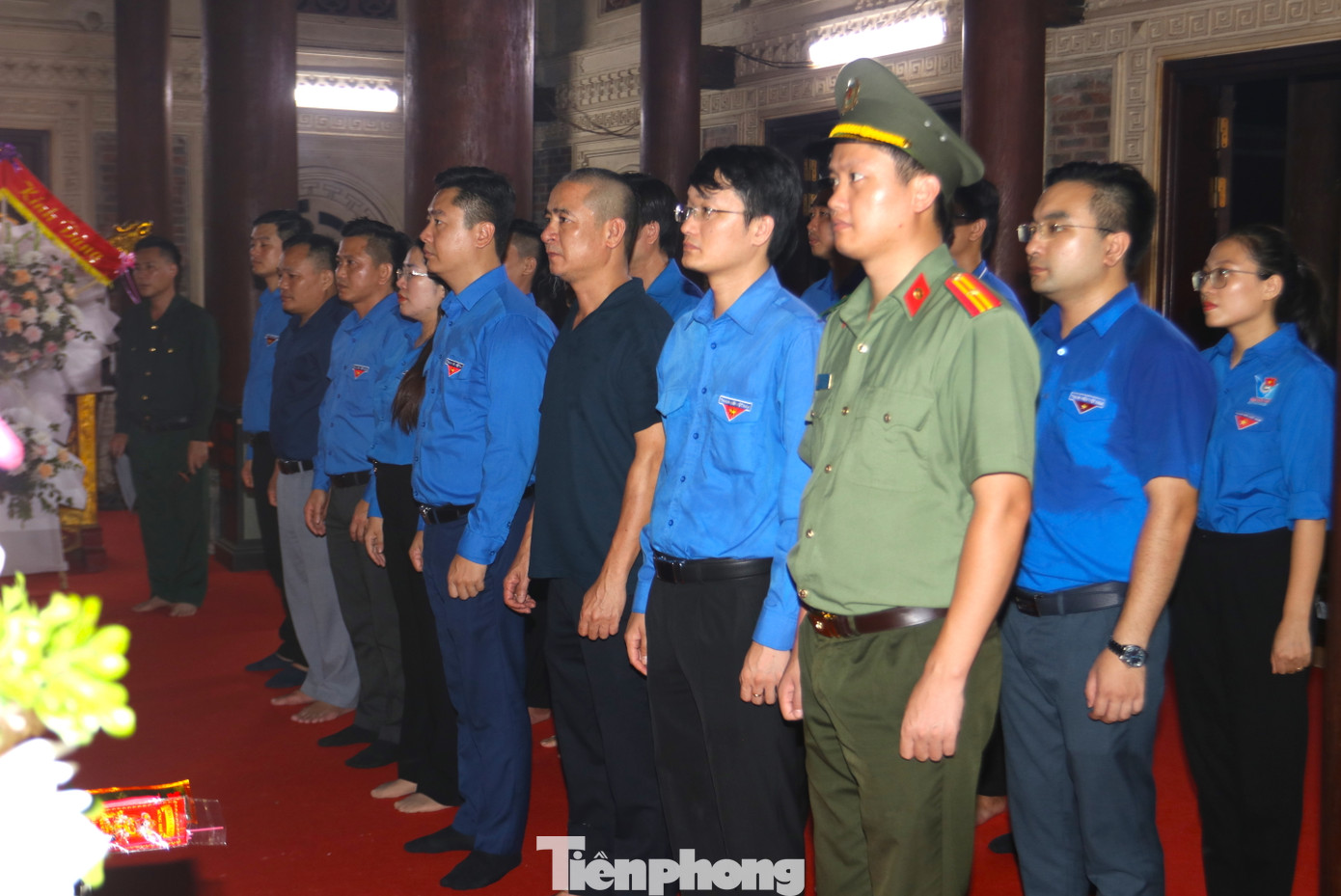 Trước khi buổi lễ diễn ra, các đại biểu tiến hành dâng hương, dâng hoa lên Khu di tích lịch sử Quốc gia Truông Bồn nơi thờ tự 1.240 anh hùng liệt sĩ và 13 chiến sỹ thanh niên xung phong Đại đội 317 hy sinh tại Truông Bồn.