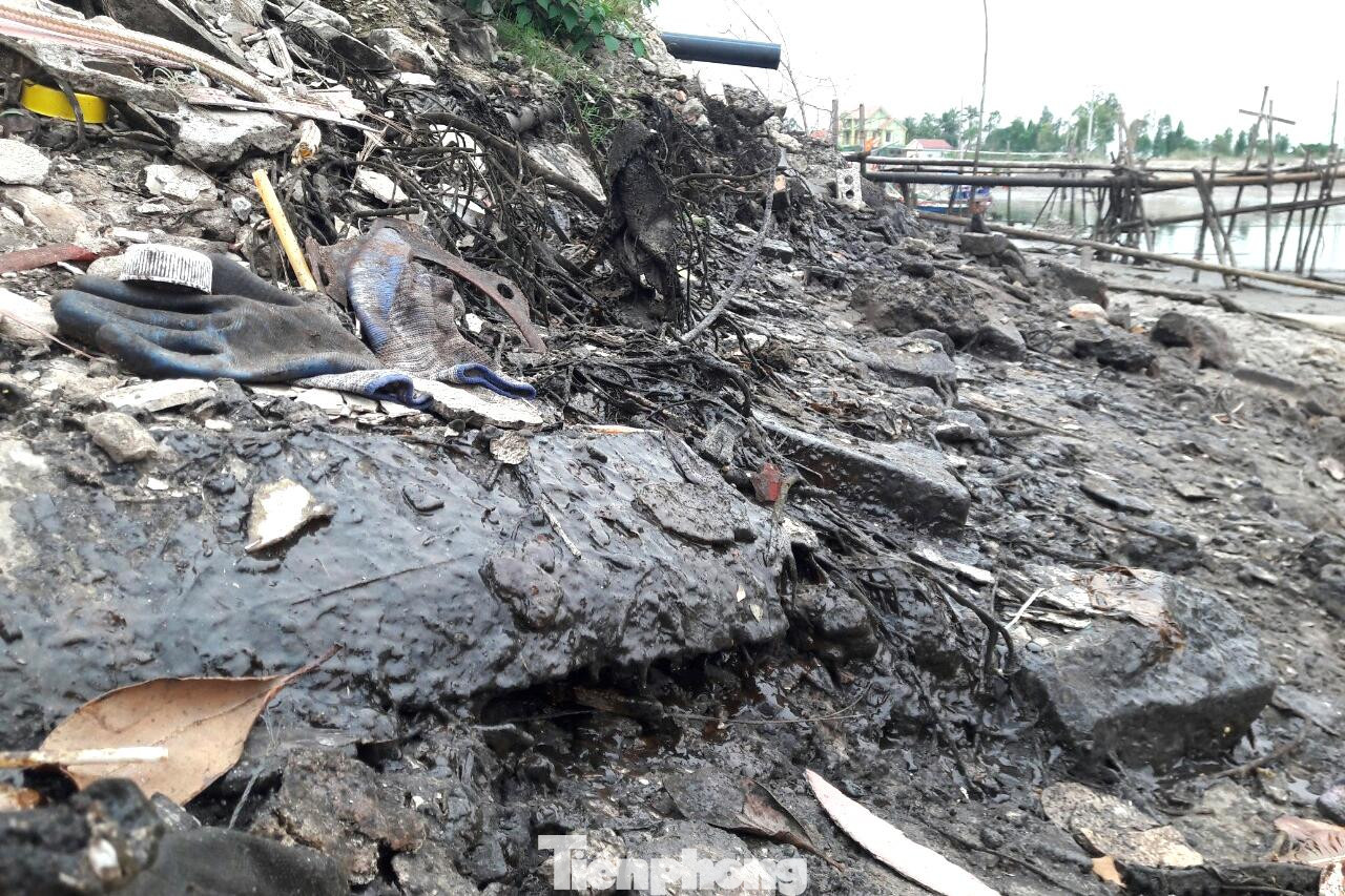 “Xã cũng đã lập biên bản đồng thời yêu cầu chủ nhà máy thực hiện đầy đủ các cam kết về môi trường, khắc phục sự cố để tránh ảnh hưởng đến người dân”, ông Trung cho biết. “Xã cũng đã lập biên bản đồng thời yêu cầu chủ nhà máy thực hiện đầy đủ các cam kết về môi trường, khắc phục sự cố để tránh ảnh hưởng đến người dân”, ông Trung cho biết.