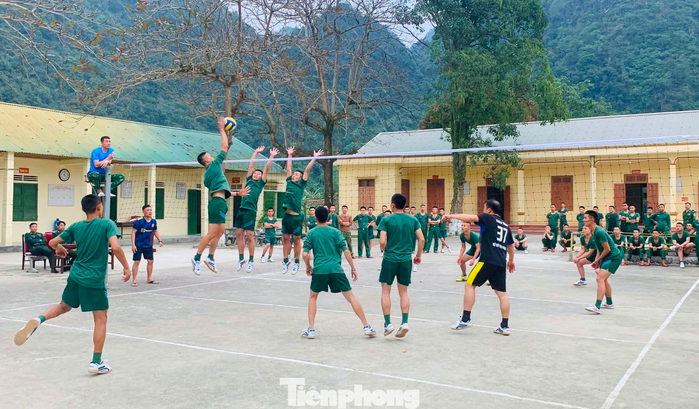 Bên cạnh rèn luyện, các cán bộ, chiến sỹ BĐBP Nghệ An cũng tham gia nhiều phong trào, thể thao để rèn luyện sức khỏe.