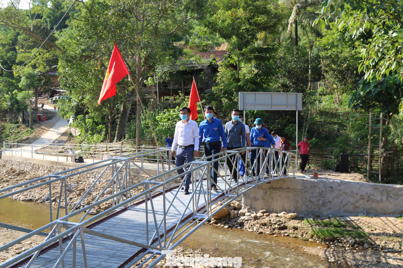 Ông Moong Hai Phai - Trưởng bản Lưu Thắng cho biết: “Ước mơ bao đời nay của bà con dân bản đã thành hiện thực, xin tri ân Tỉnh đoàn Nghệ An, báo Tiền Phong cùng các nhà hảo tâm. Người dân chúng tôi sẽ bảo vệ, sử dụng món quà này thật tốt”.