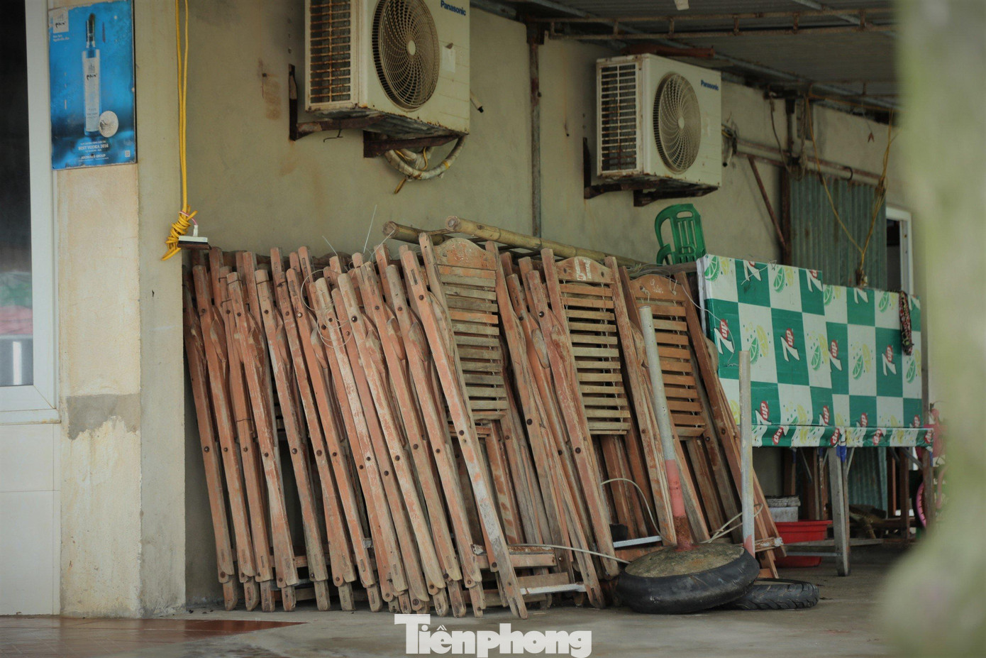 Hầu hết các vật dụng có giá trị cao, người dân sẽ tháo dỡ vận chuyển đến nơi an toàn.