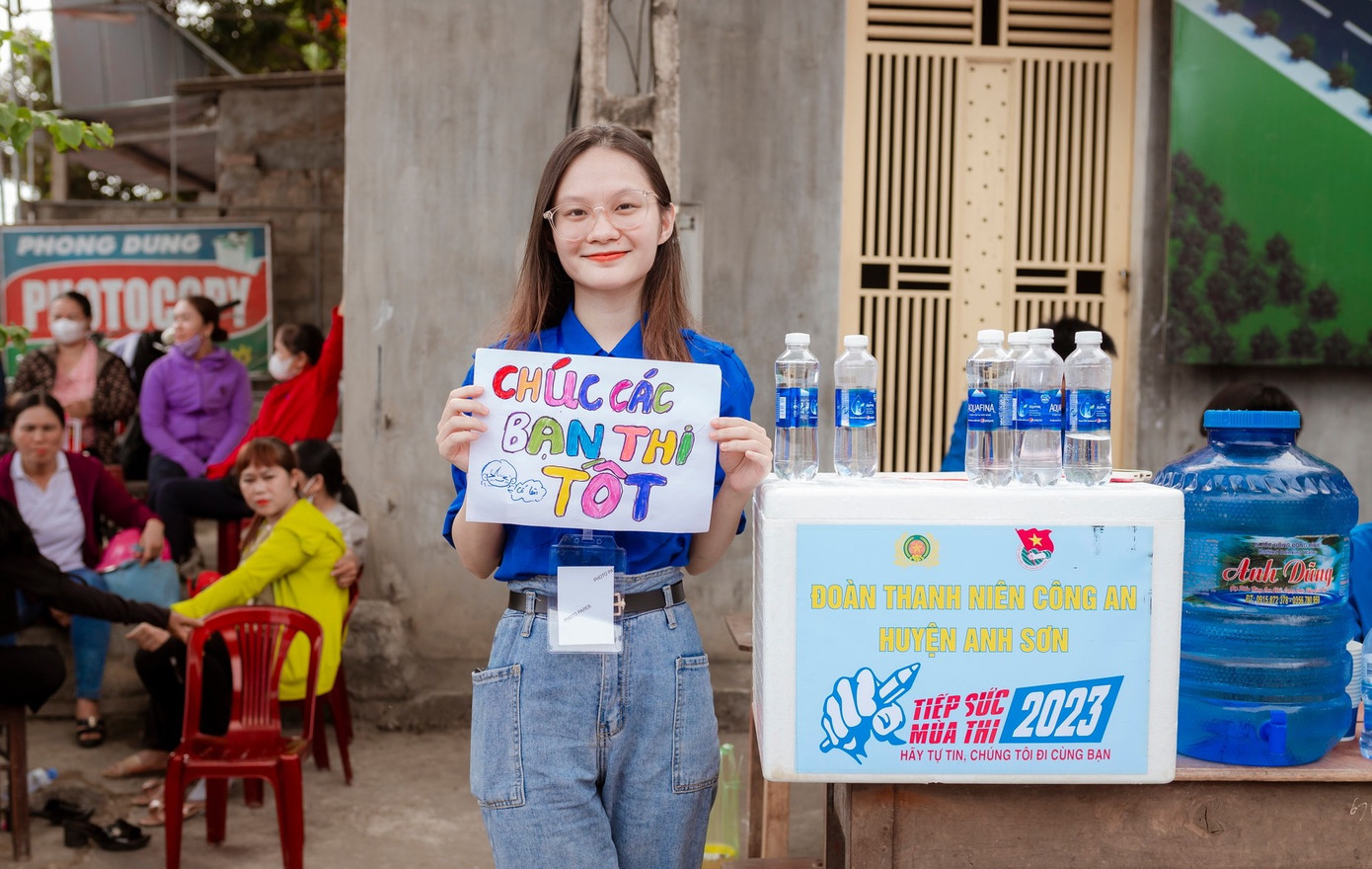 Những lời chúc may mắn, thi tốt tiếp thêm động lực cho các sĩ tử.