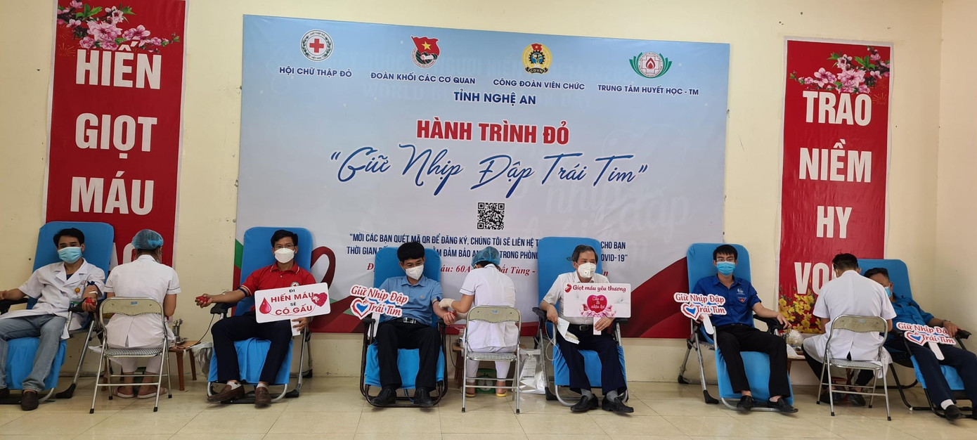 Anh Nguyễn Công Minh - Bí thư Đoàn khối các cơ quan tỉnh Nghệ An cho biết: "Chương trình "Hành trình Đỏ - Giữ nhịp đập trái tim" đã góp phần cải thiện phần nào tình trạng thiếu hút máu ở ngân hàng máu Nghệ An. Có ý nghĩa lan tỏa rộng rãi trong cộng đồng về tinh thần trách nhiệm, nghĩa cử cao đẹp "một giọt máu cho đi - một cuộc đời ở lại". Anh Nguyễn Công Minh - Bí thư Đoàn khối các cơ quan tỉnh Nghệ An cho biết: "Chương trình "Hành trình Đỏ - Giữ nhịp đập trái tim" đã góp phần cải thiện phần nào tình trạng thiếu hút máu ở ngân hàng máu Nghệ An. Có ý nghĩa lan tỏa rộng rãi trong cộng đồng về tinh thần trách nhiệm, nghĩa cử cao đẹp "một giọt máu cho đi - một cuộc đời ở lại".