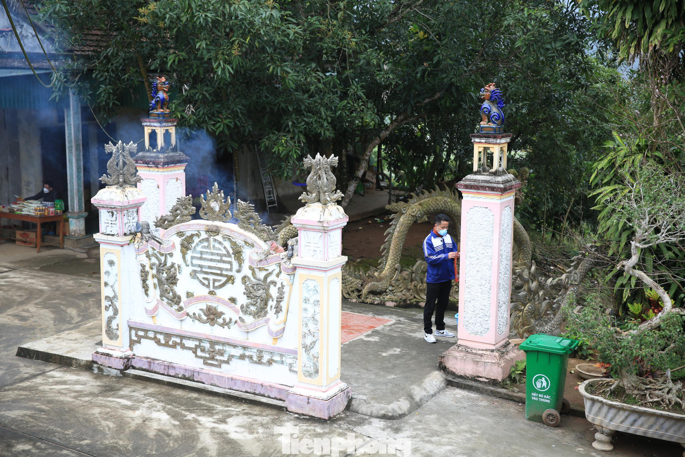 Tương truyền, Tạo Ló Ỳ là người giúp dân lập bản, dựng mường và trở thành vị chúa đất đầu tiên nơi đây. Vùng đất đầu tiên do Tạo Ló Ỳ cai quản được gọi là Mường Tôn (Mường chủ, Mường gốc).