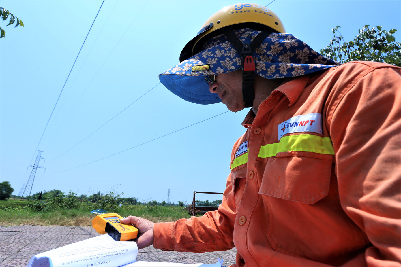 Việc kiểm tra mức truyền tải điện tăng cao, độ chùng dây do thời tiết khắc nghiệt được triển khai thường xuyên.