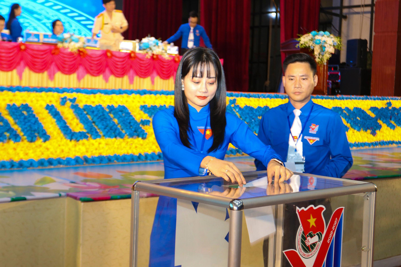 Đại biểu tiến hành bỏ phiếu bầu Ban Chấp hành Tỉnh Đoàn khóa XVIII, nhiệm kỳ 2022-2027. Đại biểu tiến hành bỏ phiếu bầu Ban Chấp hành Tỉnh Đoàn khóa XVIII, nhiệm kỳ 2022-2027.