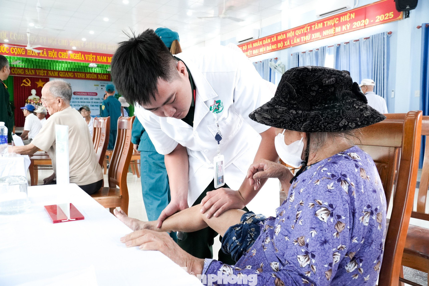 Đoàn công tác của Bệnh viện Quân y 175 tham gia chương trình gồm lãnh đạo, chủ nhiệm khoa và chuyên gia về ngoại khoa, nội khoa, tim - thận - khớp, hô hấp, ung bướu... của bệnh viện. Đồng thời, đoàn công tác mang theo nhiều trang thiết bị hiện đại để tầm soát các bệnh và tư vấn chăm sóc sức khoẻ cho bà con được hiệu quả nhất.