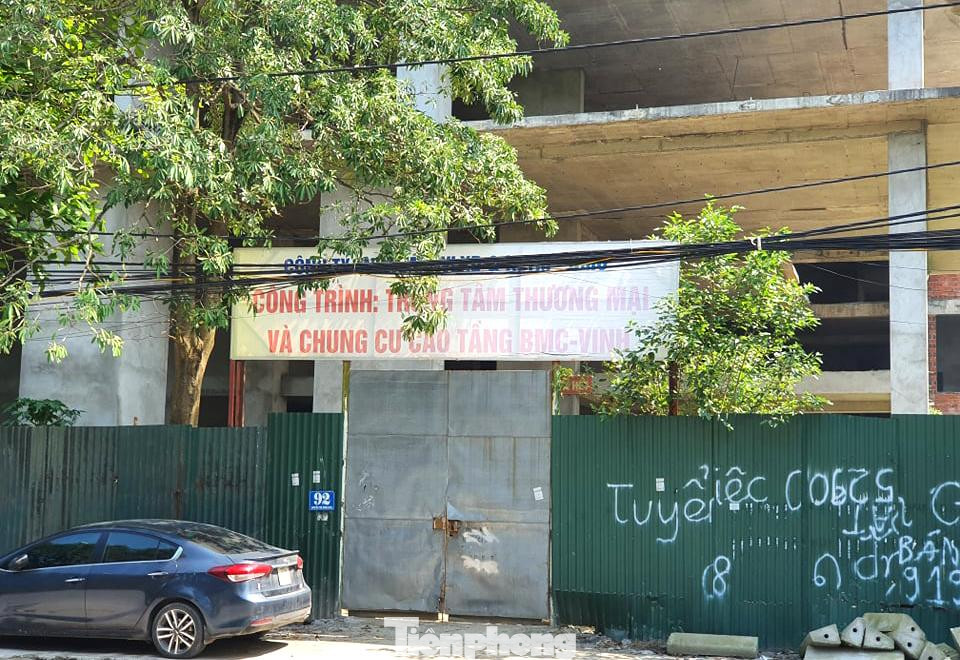 Dự án Trung tâm thương mại và chung cư cao tầng BMC do Công ty TNHH MTV Vật liệu xây dựng và Xây lắp thương mại BMC (gọi tắt là Công ty BMC) được bàn giao mặt bằng vào tháng 2/2009. Ngay sau đó, Công ty BMC đã tiến hành khởi động xây dựng dự án và dự kiến hoàn thiện, đưa vào sử dụng vào năm 2010.