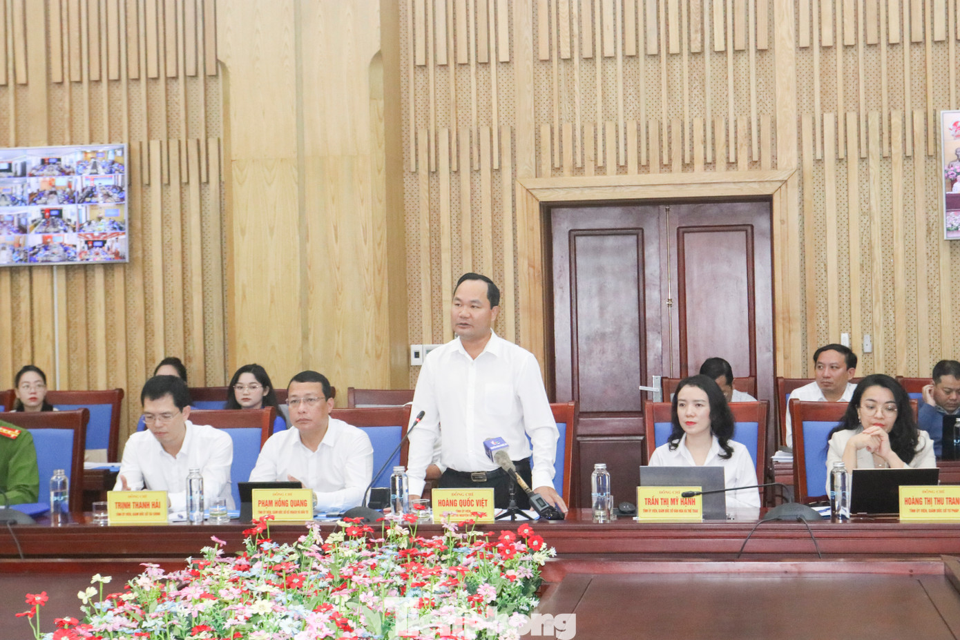 Lãnh đạo các Sở: Nông nghiệp và Phát triển nông thôn, Nội vụ, Tài nguyên và Môi trường, Lao động - Thương binh và Xã hội, Văn hoá và Thể thao, Khoa học và Công nghệ, Thông tin và Truyền thông, Tỉnh đoàn... đã trực tiếp trả lời, trao đổi những câu hỏi, kiến nghị mà các đoàn viên thanh niên trao đổi tại hội nghị.