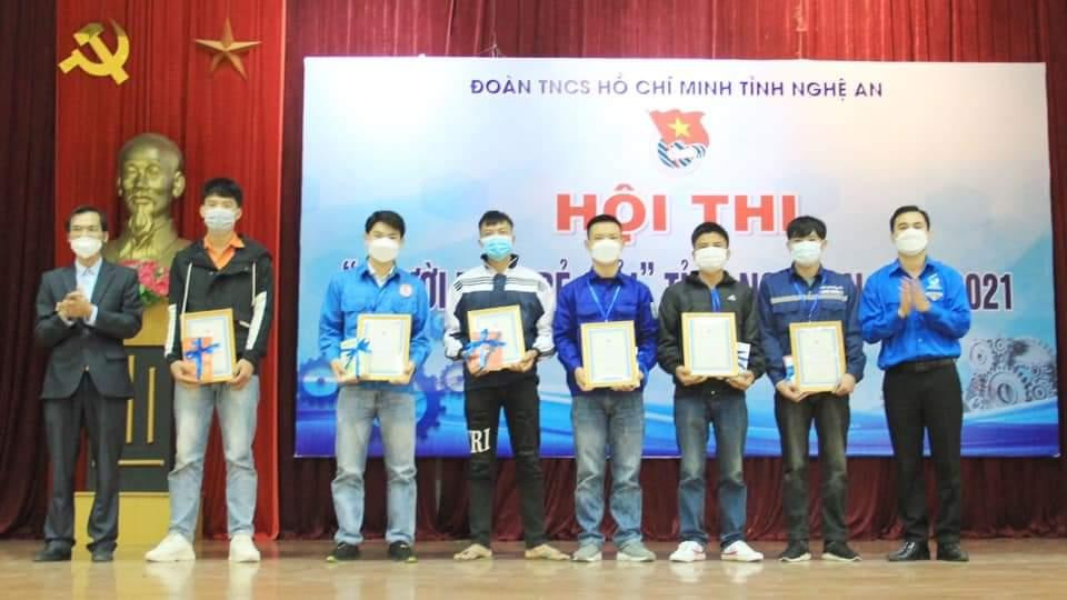 Kết quả chung cuộc, Ban tổ chức đã trao 3 giải Nhất, 5 giải Nhì, 6 giải Ba và 9 giải Khuyến khích tại Hội thi Người thợ trẻ giỏi tỉnh Nghệ An năm 2021.