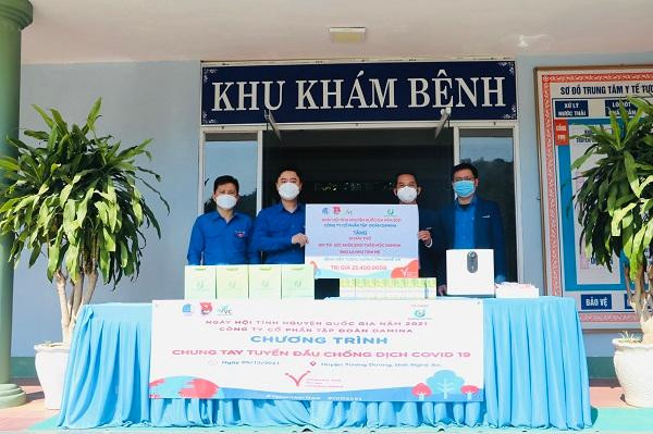 Chung tay tuyến đầu chống dịch COVID-19.