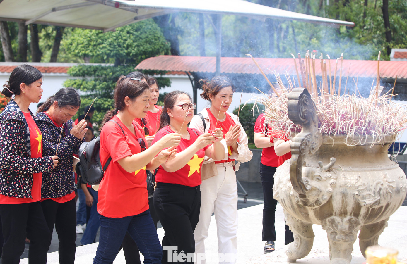 Ông Trần Đình Ước - Trưởng ban quản lý Khu di tích Ngã ba Đồng Lộc cho biết: "Những ngày tháng 7, hơn 40.000 lượt du khách, đặc biệt là thế hệ thanh niên đã đến tham quan, tri ân các anh hùng liệt sĩ".
