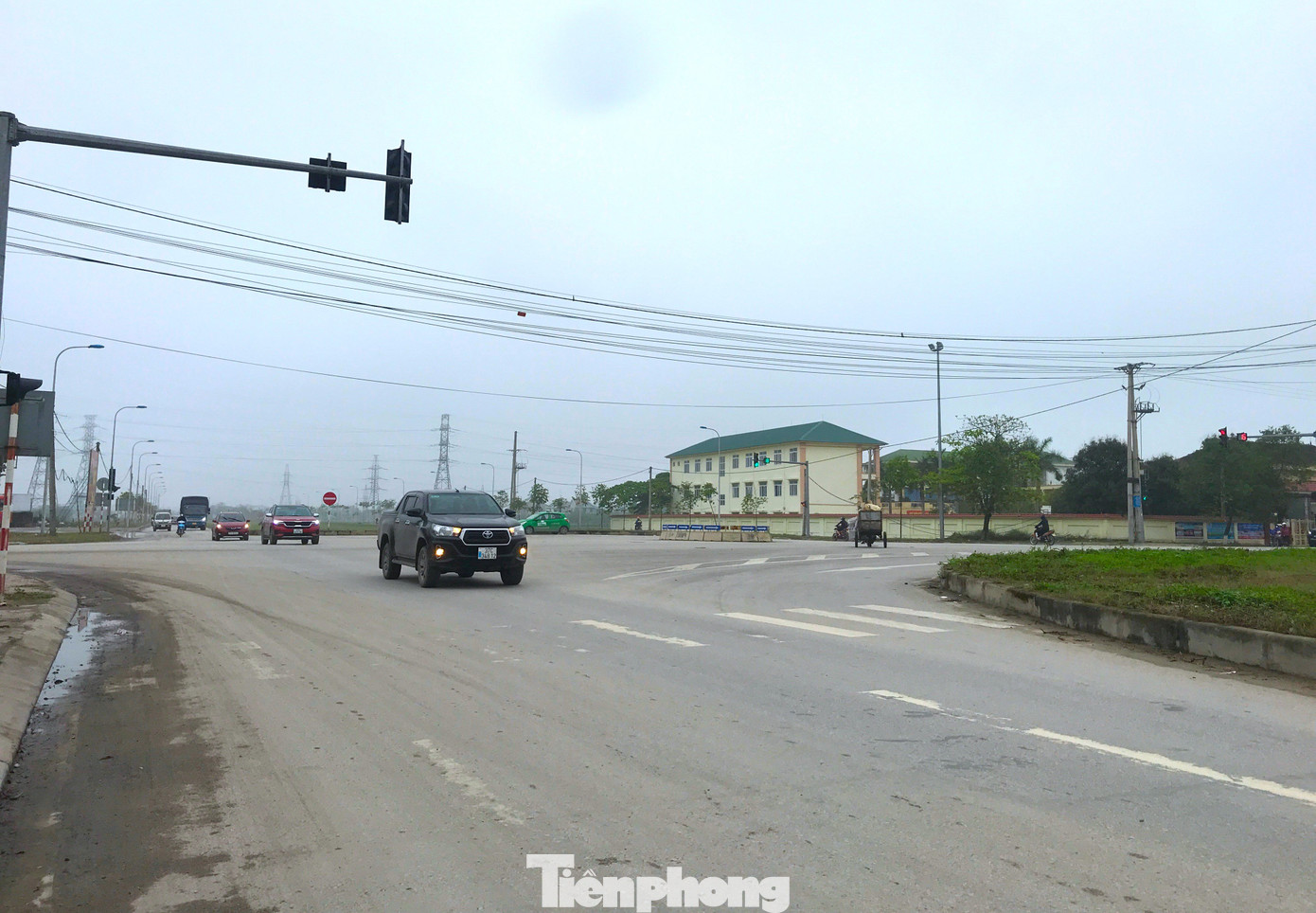 Được biết, hiện địa phương đã có chủ trương để thành lập cơ sở 2 trường THCS Nguyễn Trường Tộ trên địa bàn phường Đông Vĩnh. Quy hoạch đã được UBND thành phố Vinh chấp nhận. Vị trí được lựa chọn nằm ở phía Nam của phường với diện tích khoảng 1,6 ha. Tuy nhiên, người dân nơi đây chưa biết đến bao giờ ngôi trường này mới được xây dựng. Học sinh hiện vẫn đang phải đi học qua những tuyến đường xa nguy hiểm.