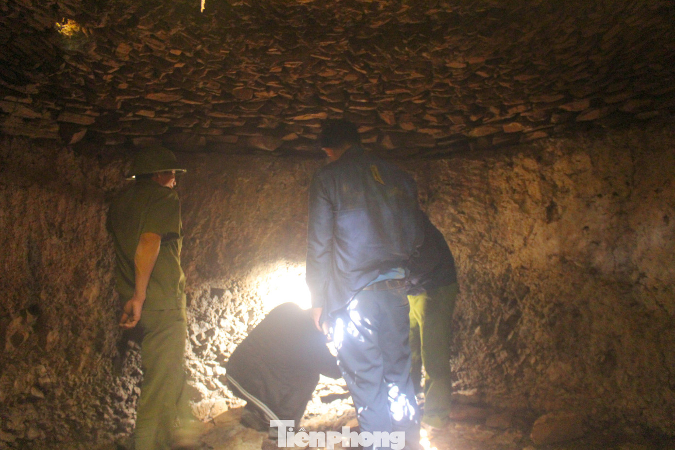 Theo một số cụ cao niên ở địa phương cho biết, vào thời điểm 1972 - 1973, giặc Mỹ ném bom ở đây rất ác liệt. Lúc ấy tại xã Nghĩa Mai còn có xưởng đại tu, chuyên làm máy mở đường 15 chiến lược nên chúng muốn tàn phá nơi này.