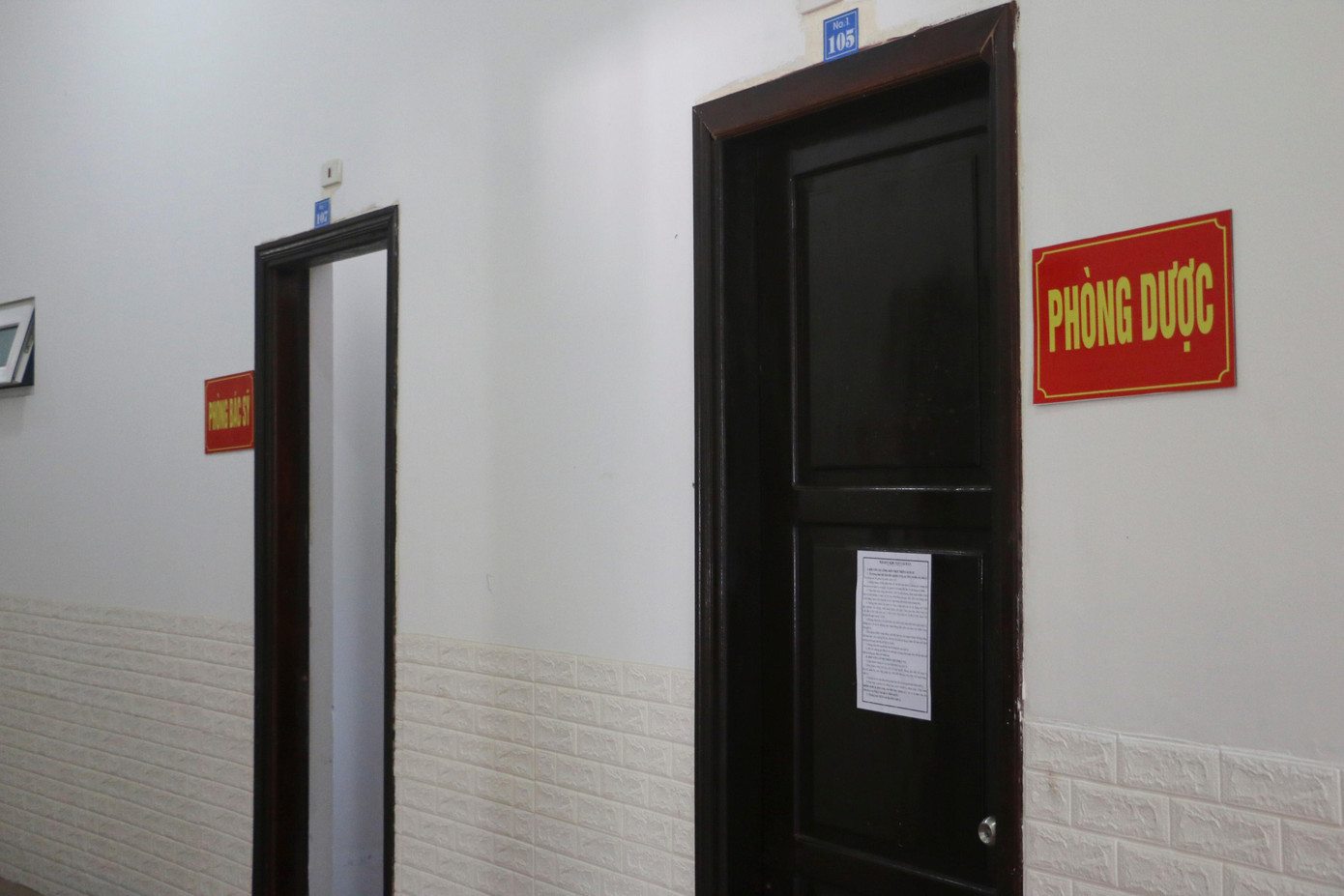 Bệnh viện Dã chiến số 4 được xây dựng trên cơ sở trưng dụng khách sạn ARMY - Cửa Lò, quy mô 270 giường bệnh.