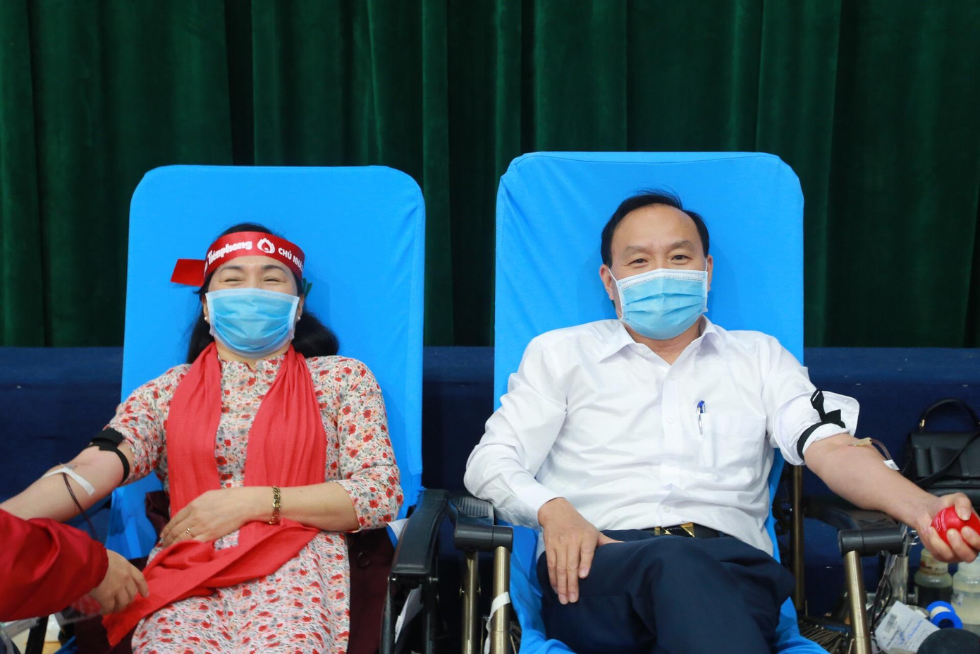 Hoạt động hưởng ứng ngày hội hiến máu tình nguyện &quot;Chủ Nhật Đỏ&quot; lần thứ XIV-2022 của các huyện Nam Đàn, Anh Sơn, Trường Đại học Sư phạm Kỹ thuật Vinh, Trường Đại học Y khoa Vinh đã góp phần bổ sung lượng máu cần thiết để phục vụ điều trị, cấp cứu và dự phòng trong tình huống khẩn cấp, đặc biệt trong dịp Tết Nguyên đán.