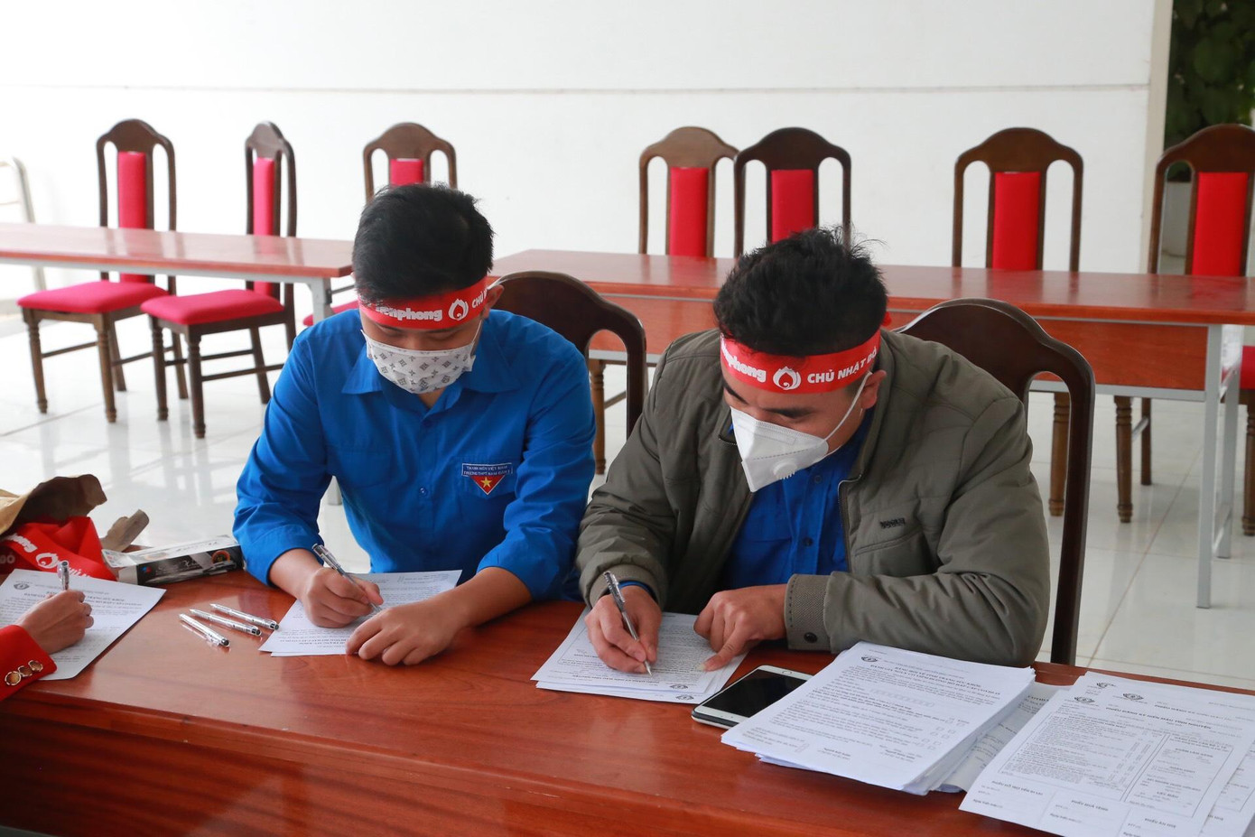 Tại huyện Nam Đàn, từ sáng sớm, rất đông người dân đến đăng ký hiến máu tình nguyện.