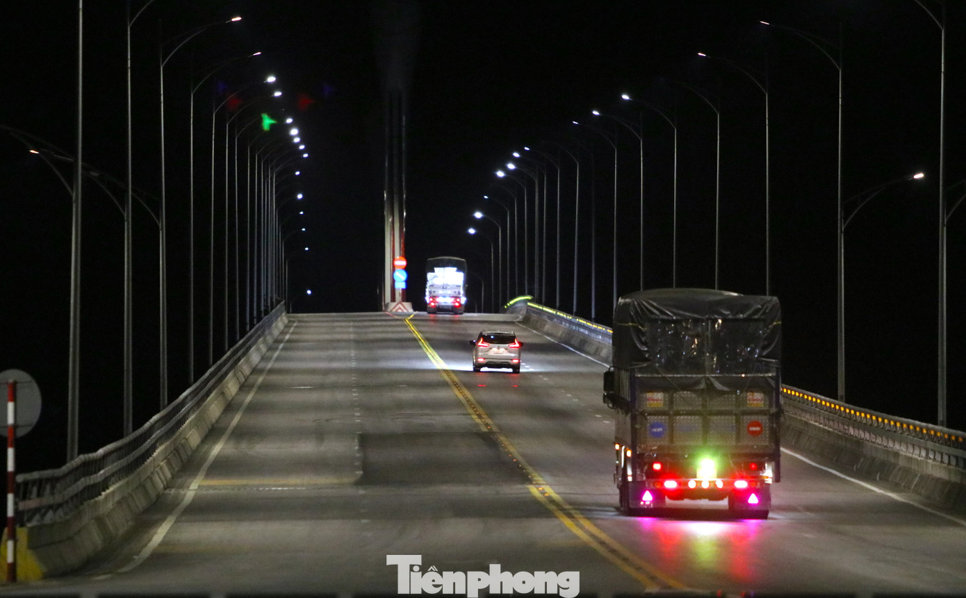 Các xe tải trọng lớn chạy tuyến Bắc Nam sẽ đi từ quốc lộ 1A rẽ vào tuyến Khu công nghiệp Nam Cấm để chạy vào tuyến đường ven biển qua địa bàn huyện Nghi Lộc, TX. Cửa Lò rồi chạy qua cầu Cửa Hội để sang địa bàn Hà Tĩnh và đi vào miền Nam.