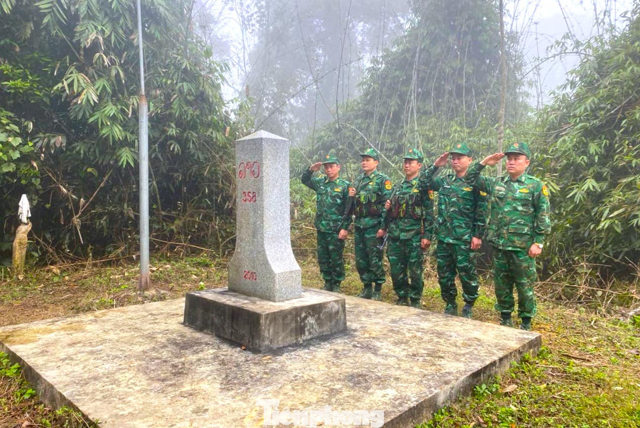 Bộ Chỉ huy BĐBP Nghệ An thường xuyên tổ chức chỉ huy, chỉ đạo triển khai có hiệu quả công tác quản lý, bảo vệ vững chắc chủ quyền an ninh biên giới, vùng biển... Từ năm 2009 đến nay, phối hợp tuần tra, kiểm soát, bảo vệ biên giới hơn 9.000 đợt/56.000 lượt cán bộ, chiến sỹ tham gia; phối hợp tuần tra song phương hơn 600 đợt/5.600 lượt cán bộ, chiến sỹ tham gia. Phối hợp với các cơ quan chức năng đăng ký kiểm soát hàng chục ngàn lượt người, phương tiện, hàng hóa qua lại biên giới, ra vào cảng biển theo đúng quy định của pháp luật. Kịp thời phát hiện, ngăn chặn đấu tranh có hiệu quả với các hoạt động xâm phạm đến đường biên, cột mốc.