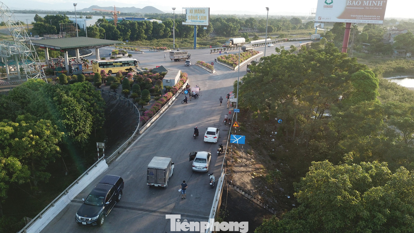 Toàn cảnh ở chốt kiểm soát cầu Bến Thủy 2, nơi đường tránh quốc lộ 1A đi qua.