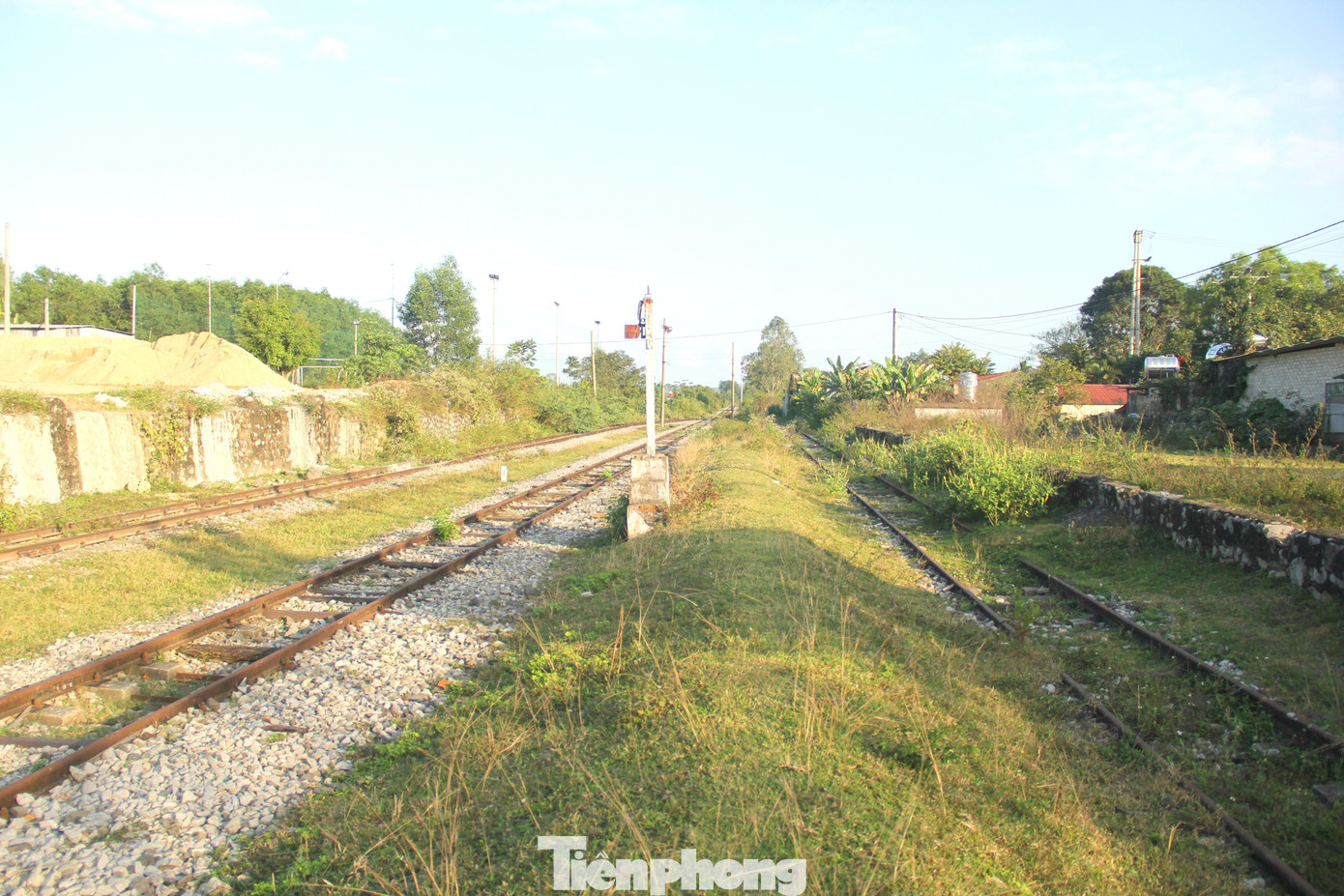 Năm 1966, tuyến đường sắt Cầu Giát - Nghĩa Đàn được xây dựng để phục vụ nhu cầu vận chuyển hàng hóa, hành khách, giúp kết nối khu vực đồng bằng với khu vực Tây Bắc Nghệ An. Năm 1966, tuyến đường sắt Cầu Giát - Nghĩa Đàn được xây dựng để phục vụ nhu cầu vận chuyển hàng hóa, hành khách, giúp kết nối khu vực đồng bằng với khu vực Tây Bắc Nghệ An.