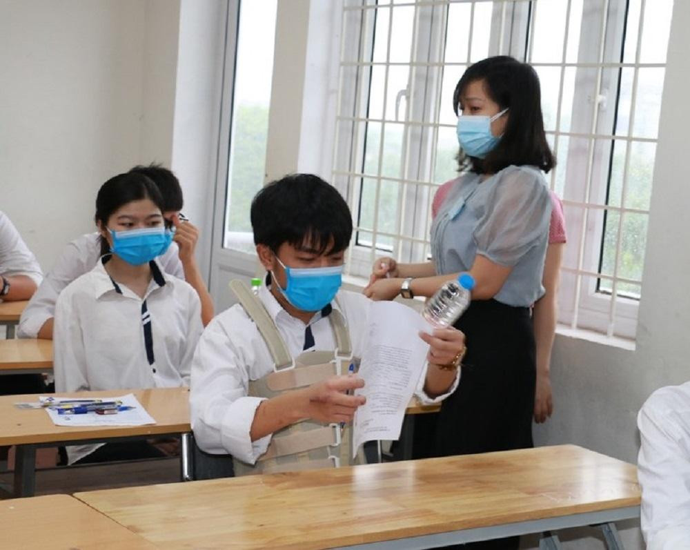 Mặc dù có thể được đặc cách nhưng Cường từ chối để đến phòng thi. Mặc dù có thể được đặc cách nhưng Cường từ chối để đến phòng thi.