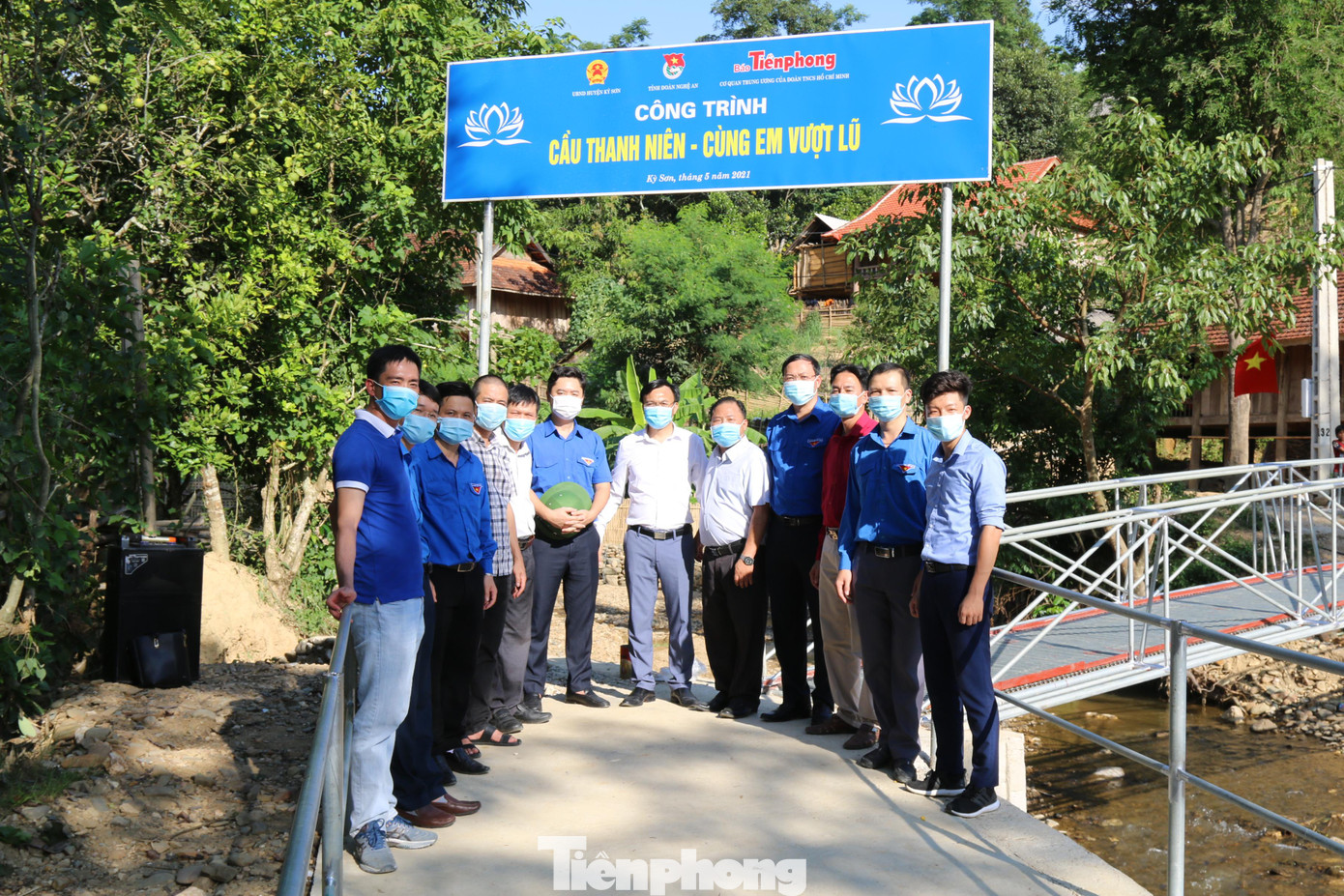 Cầu vòm thép dân sinh được thiết kế với khẩu độ 15m, rộng 1,7m, đường dẫn hai đầu cầu và hệ thống kè đường dẫn dài 120m, tổng kinh phí ước tính 780 triệu đồng.