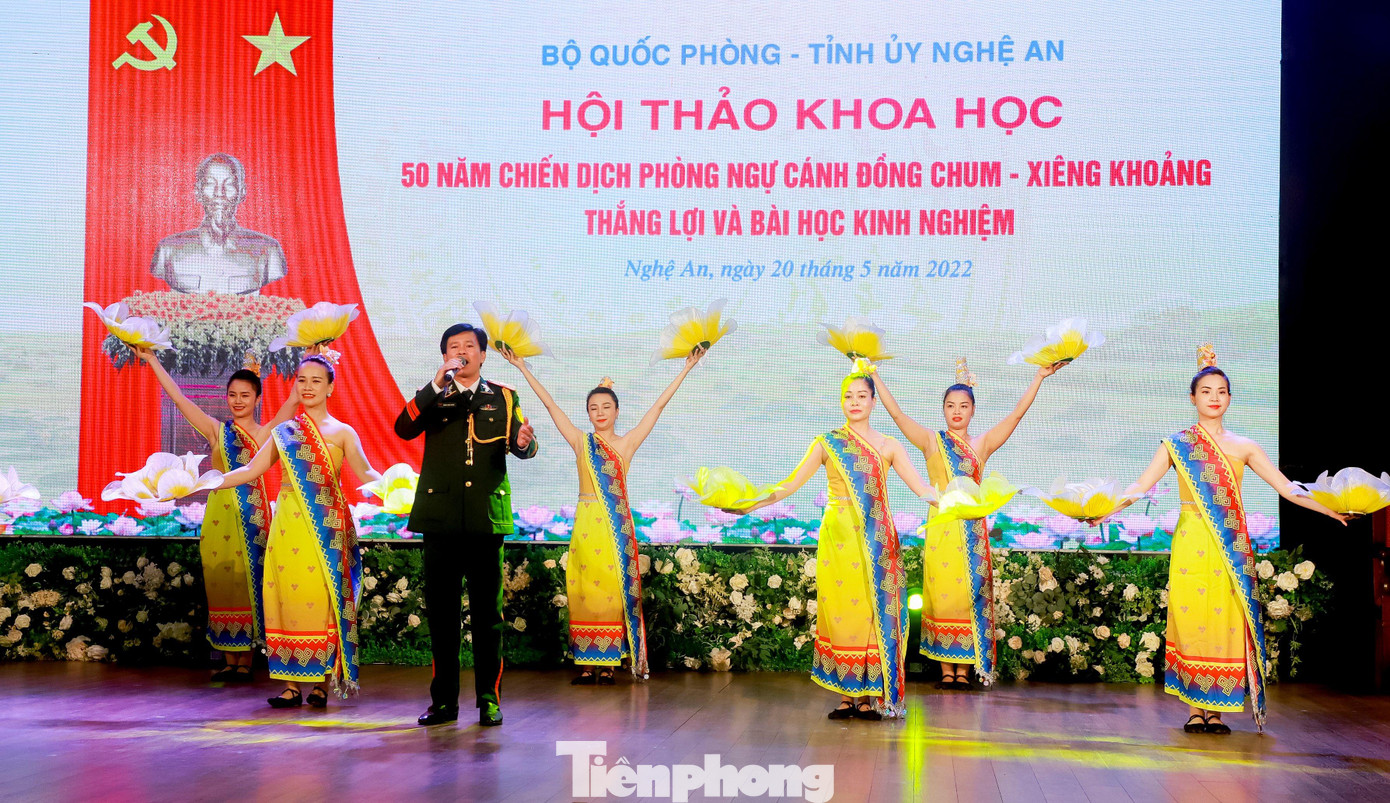 Tiết mục văn nghệ của nước bạn Lào tại hội thảo.