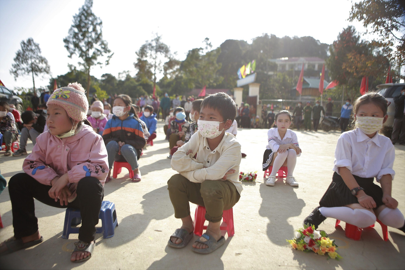 Nhằm chia sẻ, động viên, giúp đỡ các gia đình, trẻ em vùng sâu, vùng xa khắc phục khó khăn và đón Tết ấm cúng, đồng thời phát huy vai trò xung kích, tình nguyện của tuổi trẻ trong các hoạt động an sinh xã hội. Chiều 16/1, Tỉnh đoàn – Hội LHTN tỉnh Nghệ An, báo Tiền Phong, Bộ Chỉ huy Bộ đội Biên phòng tỉnh Nghệ An phối hợp Công ty TNHH Bất động sản Nghệ Nhân tổ chức chương trình &quot;Xuân ấm áp, Tết sẻ chia&quot; năm 2022 tại xã Đọoc Mạy, huyện Kỳ Sơn.