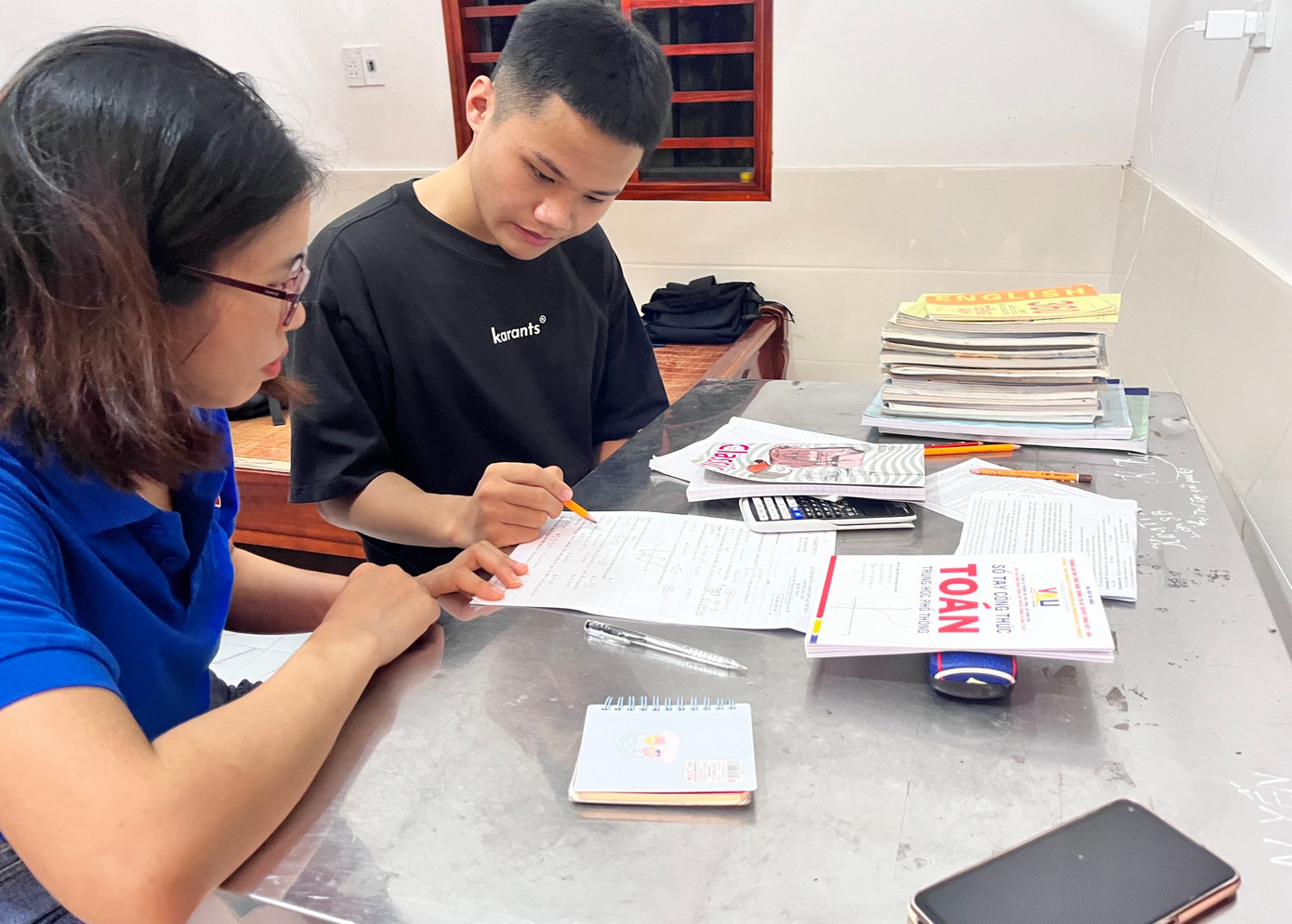 Mô hình các đoàn viên kèm cặp, hỗ trợ cho các học sinh sẽ triển khai từ nay đến ngày 26/7, trước ngày các em học sinh chuẩn bị thi THPT Quốc gia. Mô hình các đoàn viên kèm cặp, hỗ trợ cho các học sinh sẽ triển khai từ nay đến ngày 26/7, trước ngày các em học sinh chuẩn bị thi THPT Quốc gia.