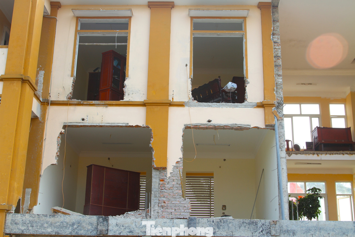 Các phòng làm việc đang được sửa chữa để lấy lối đi vào.