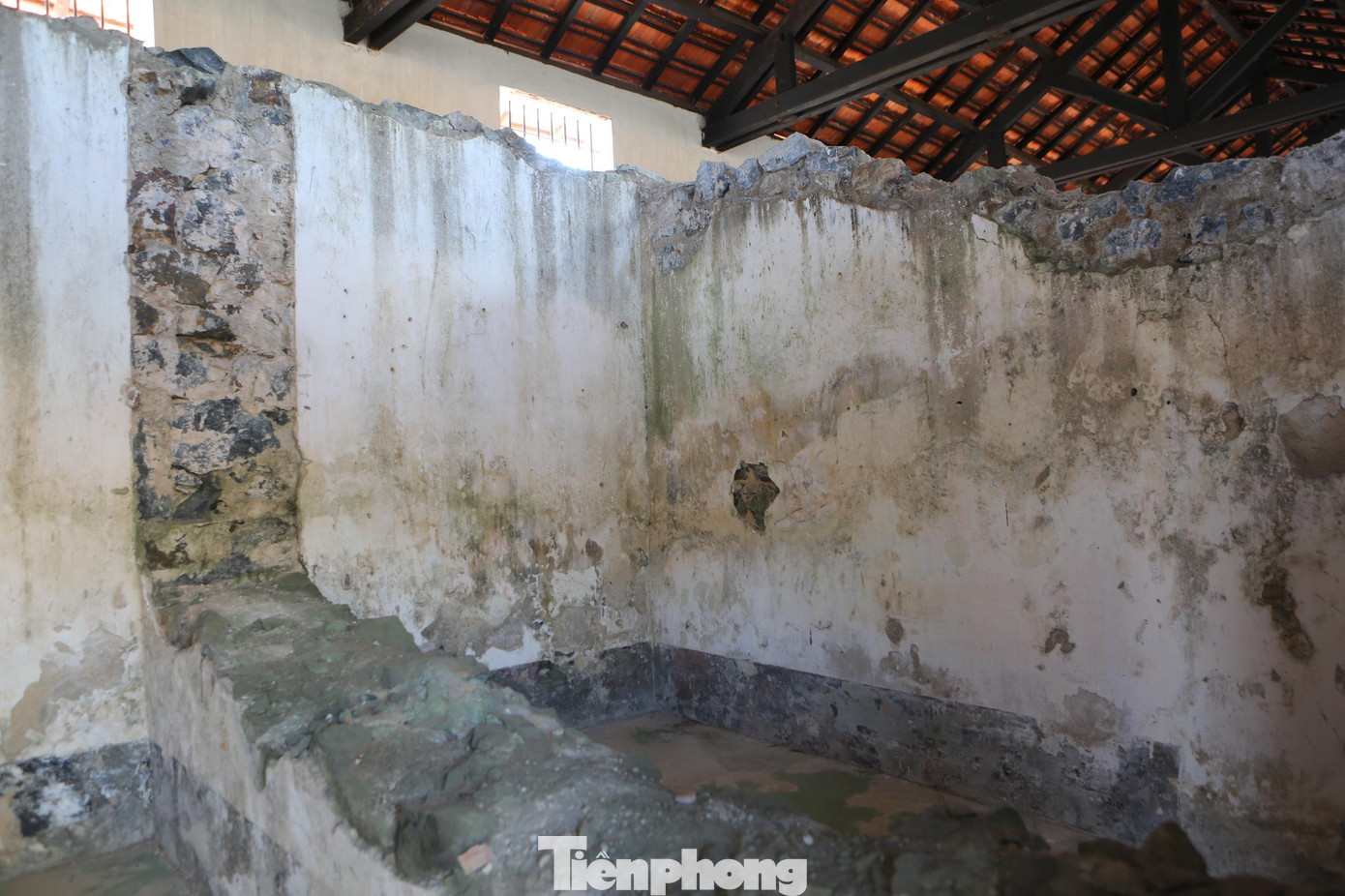 Để tránh dư luận phản đối, khu &quot;chuồng cọp&quot; được xây biệt lập và được giữ bí mật trong một thời gian dài. Cho đến năm 1970 sự thật về &quot;chuồng cọp&quot; bị phanh phui, gây chấn động thế giới.